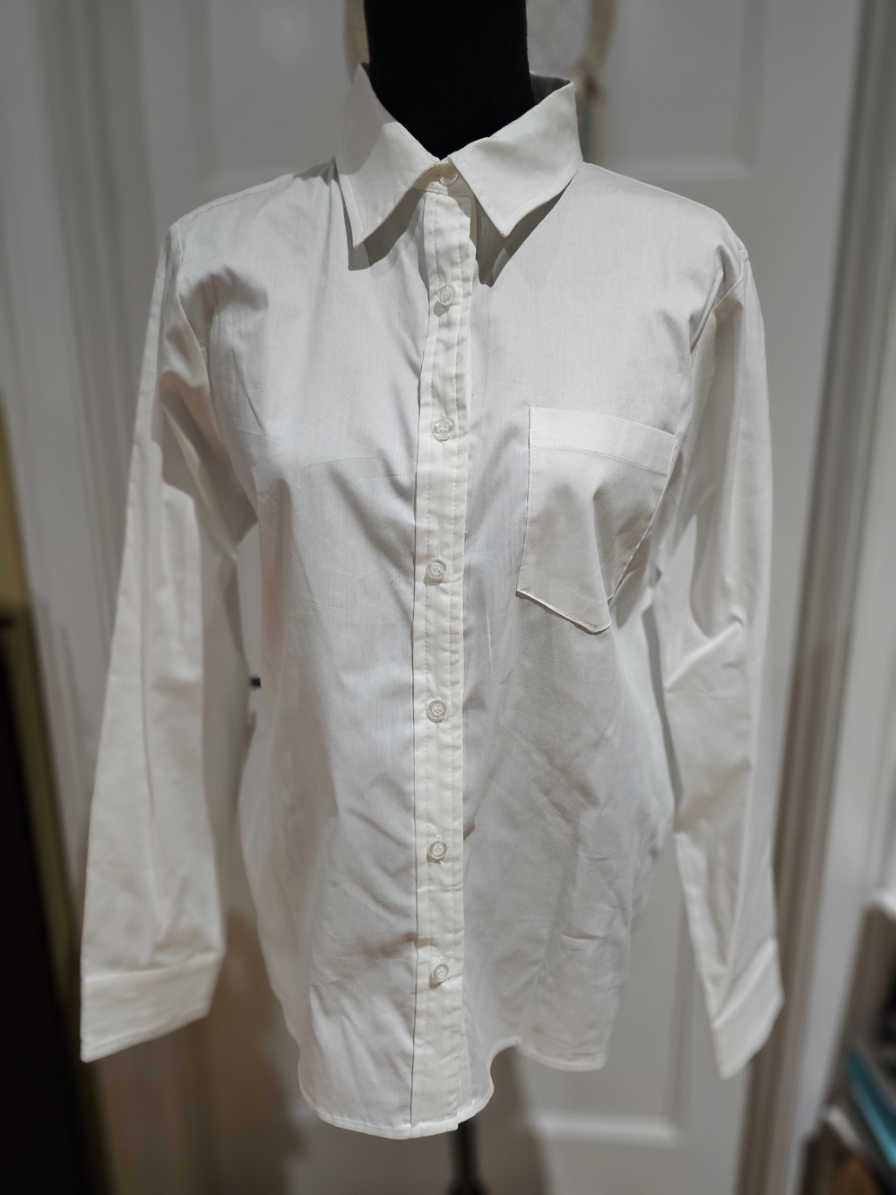 Cherish Womens ClassicWhite Long-Sleeve Button Down Shirt